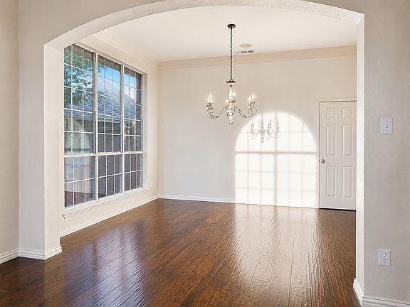 3rd image of 8317 Victoria Ln
