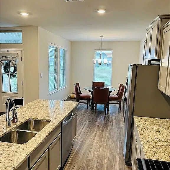 112 Oak Landing Ln — Photo 2