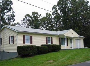 205 Clay Rock Dr, Martinsburg, WV 25404