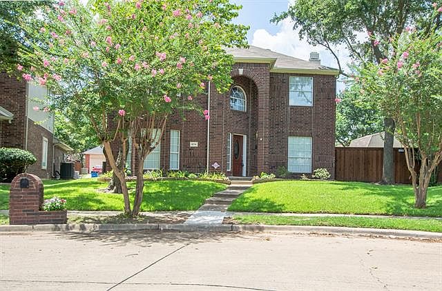 1st image of 806 Parkview Cir