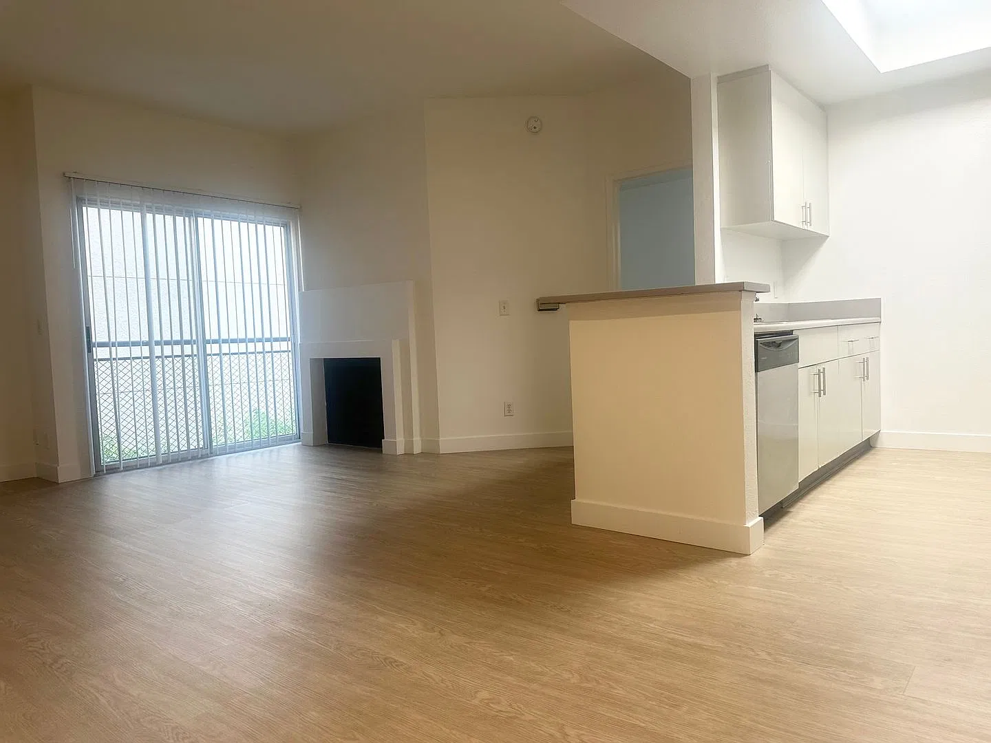 1234 Las Palmas Ave — Photo 3