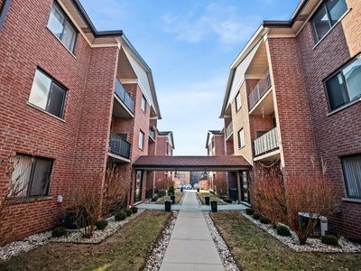 8426 W Catalpa Ave Unit 303, Chicago, IL, 60656