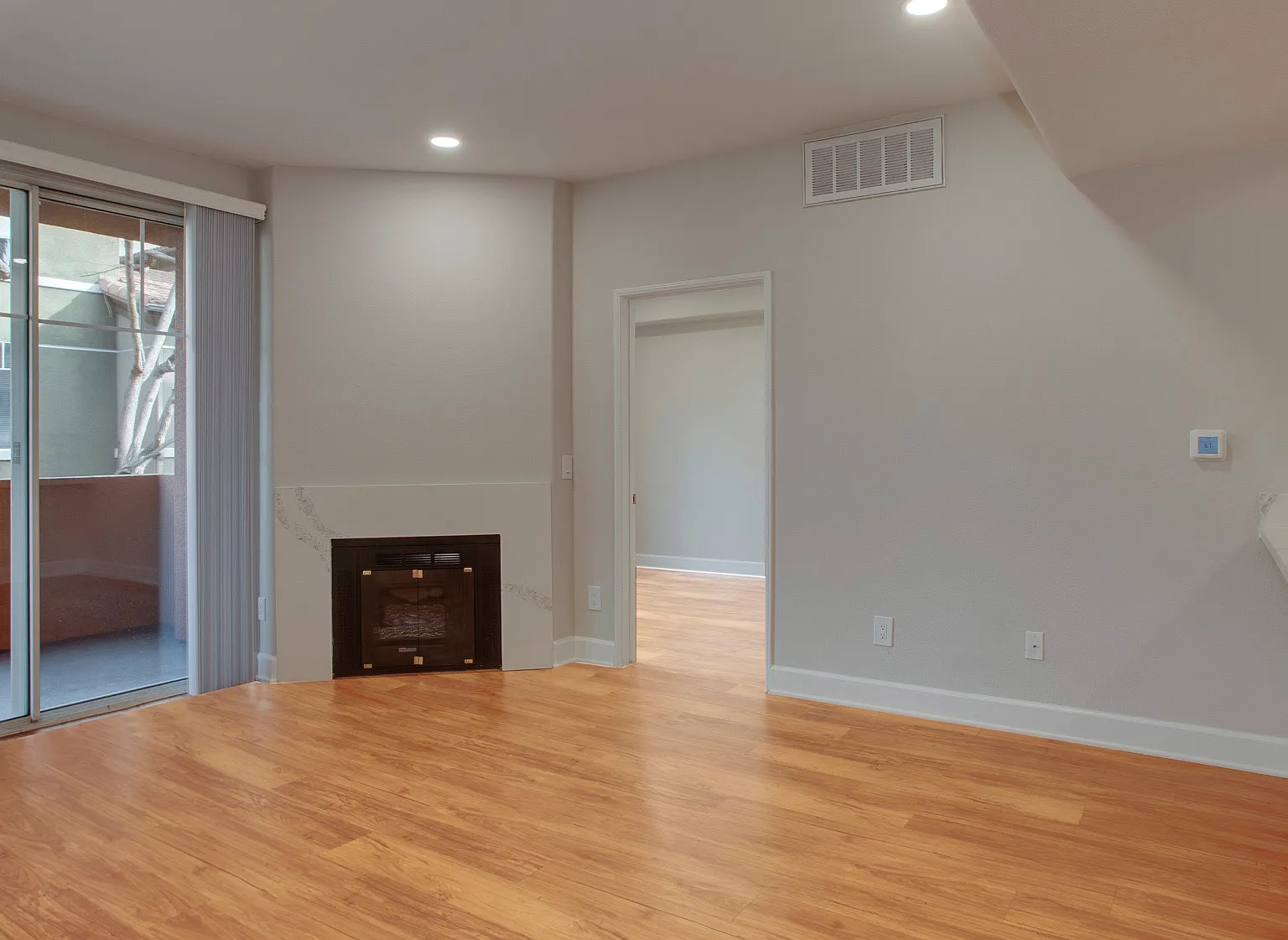 2 bed, 1032 sqft, $3,939 — Photo 3