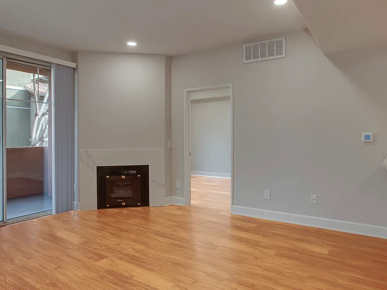 5550 W 6th St #3-323 — Photo 3
