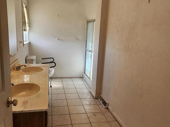 4th image of 290 Locust Grove Rd