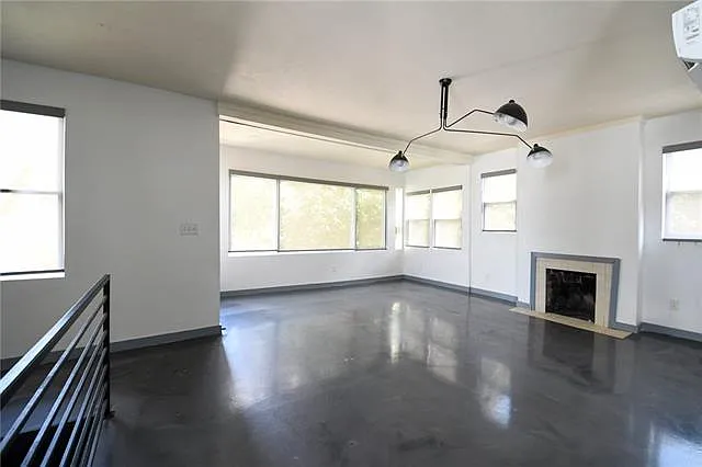 3402 Octavia St — Photo 4
