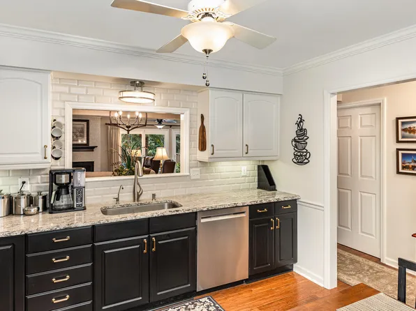 6414 Meadow View Dr, Raleigh, NC 27609