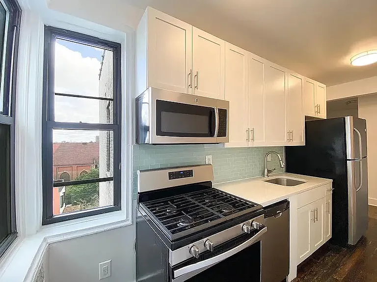 283 Albany Ave #5E — Photo 3