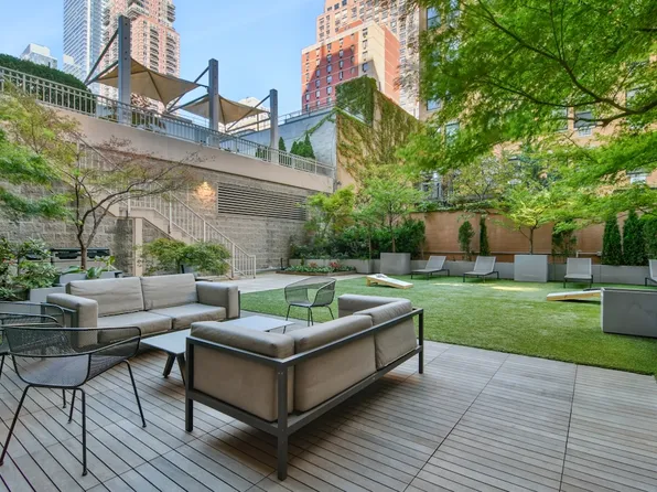 561 10th Avenue image 24 of 38