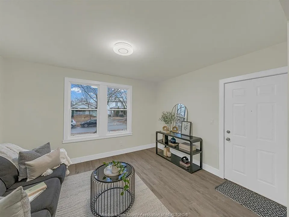 557 Cameron Ave #3