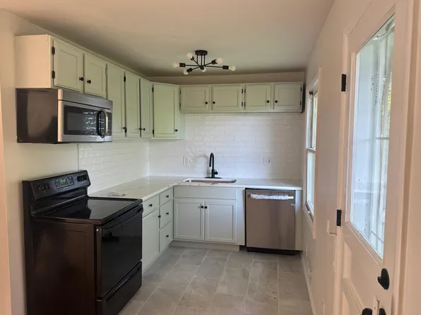 5023 E 42nd St, Kansas City, MO 64130