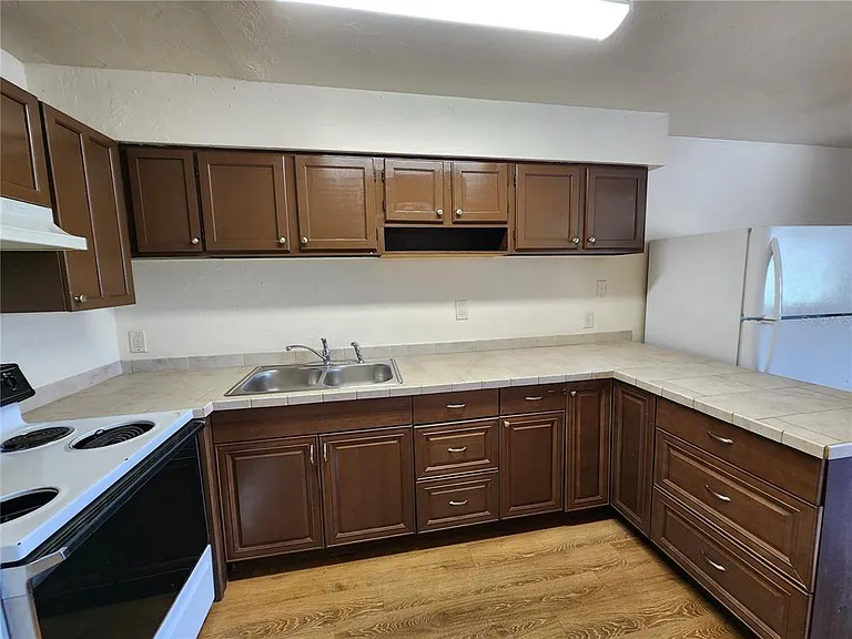 719 SW 70th Ter #5 — Photo 6