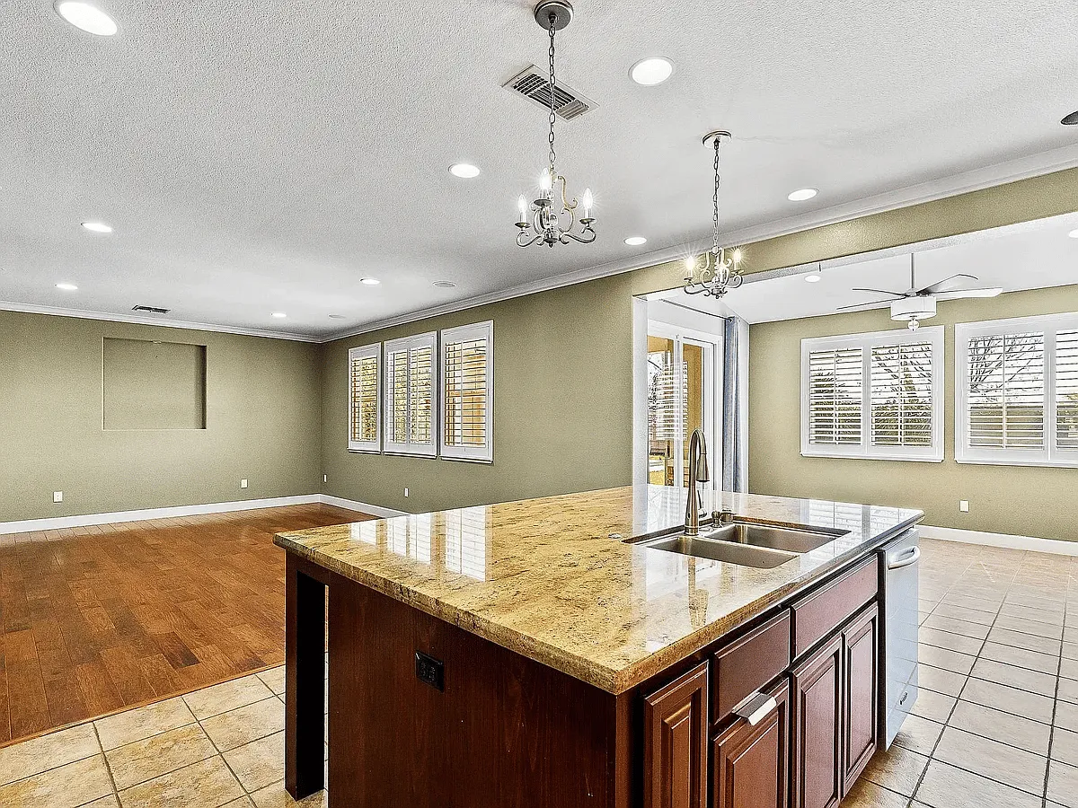 1081 Clear Lake Drive — Photo 4