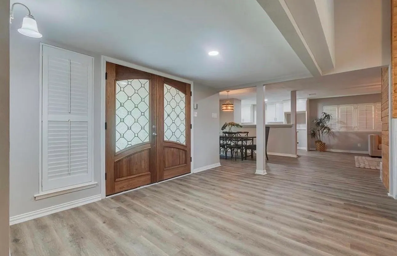 4 bed, 2.5 bath, 2190 sqft, $3,200 — Photo 2