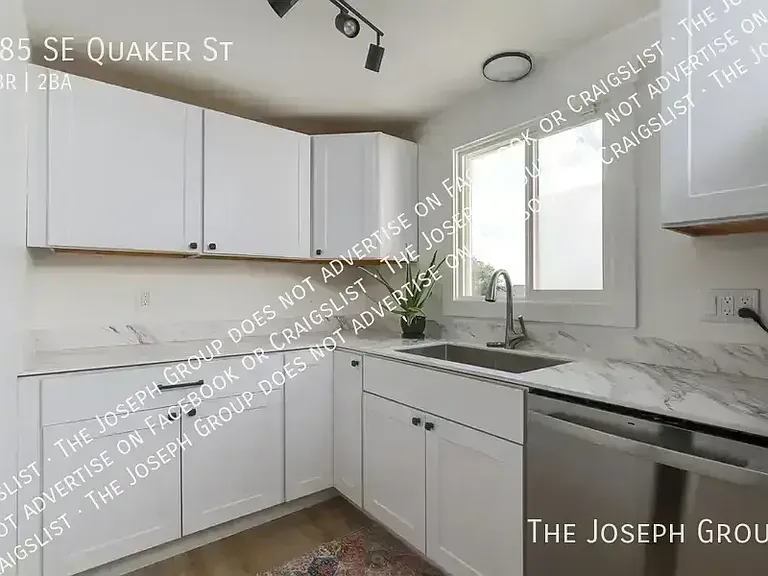 285 SE Quaker St — Photo 17