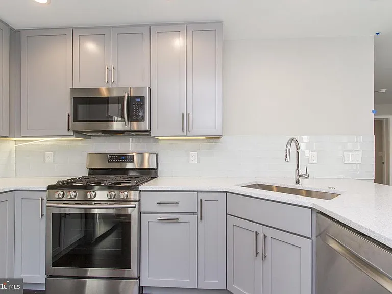716 S Sartain St #2 — Photo 5