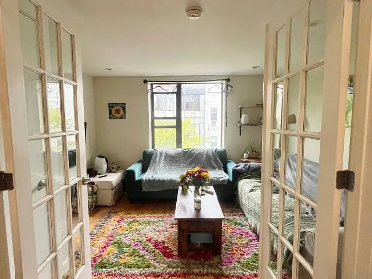 323 Melrose St #3R — Photo 5