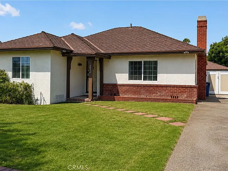 2431 N Lamer St — Photo 2