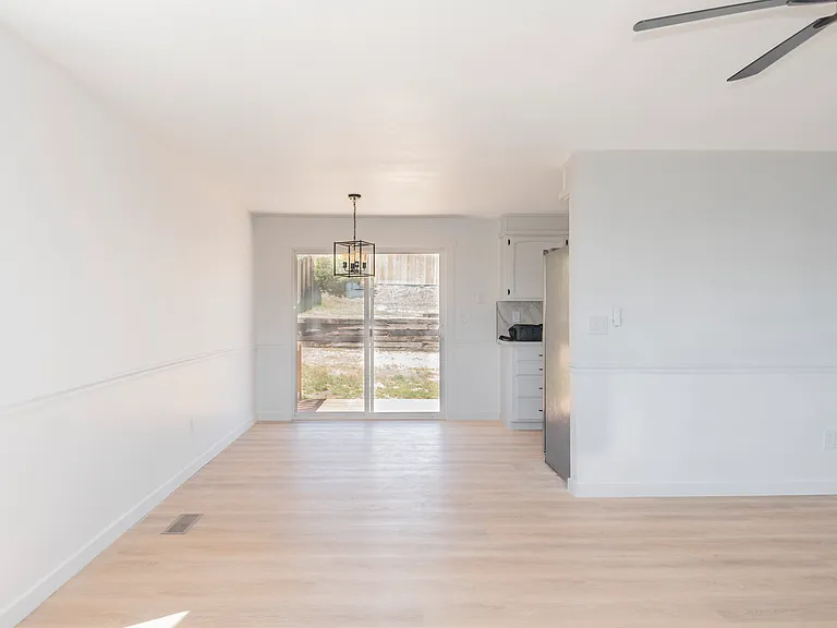 148 S Rogers Ave — Photo 7