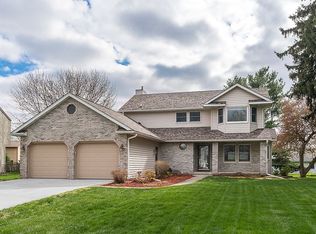 614 Pine Ridge Rd, Coralville, IA 52241
