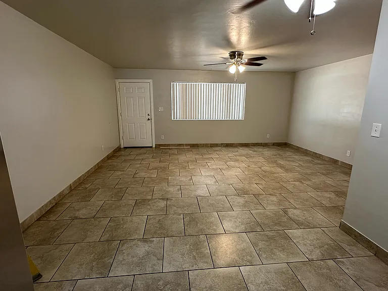 6715 E Avalon Dr #4 — Photo 1