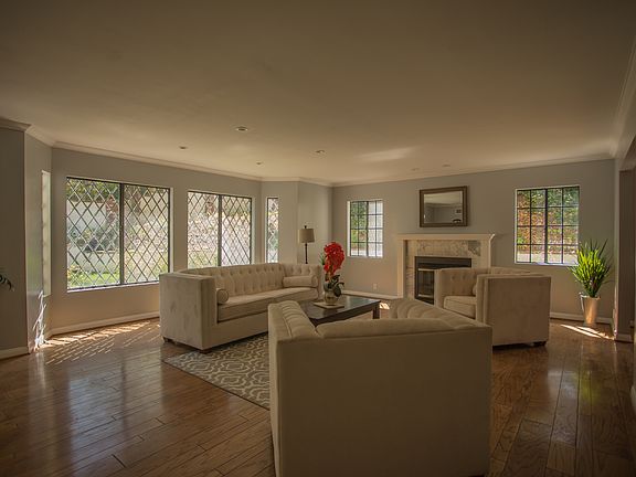 3rd image of 4401 Vanalden Ave