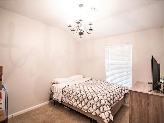 4th image of 2703 Riverhollow Ln