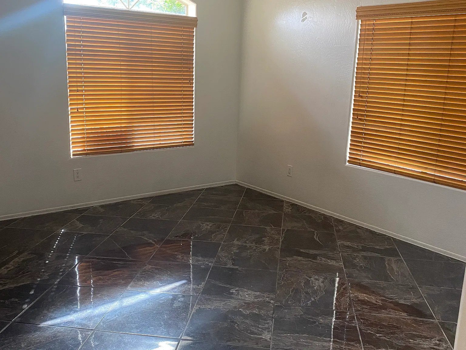 4 bed, $1,900 — Photo 3