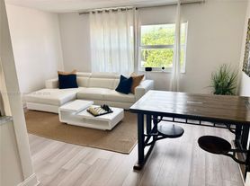 1855 Plunkett St, Hollywood, FL