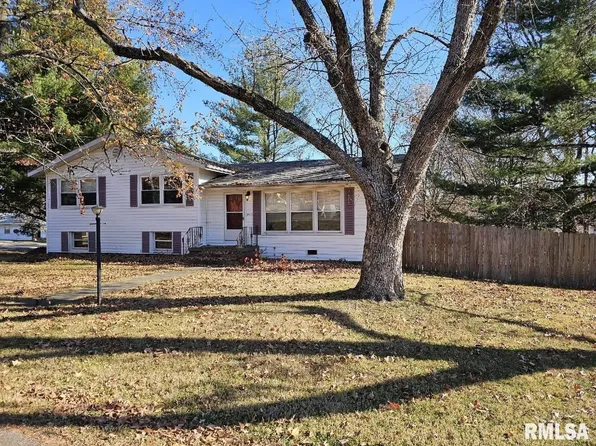 900 Blueberry Hill Ave, Mount Vernon, IL 62864