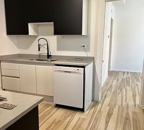 2nd image of 1255 N Artesian Ave #1