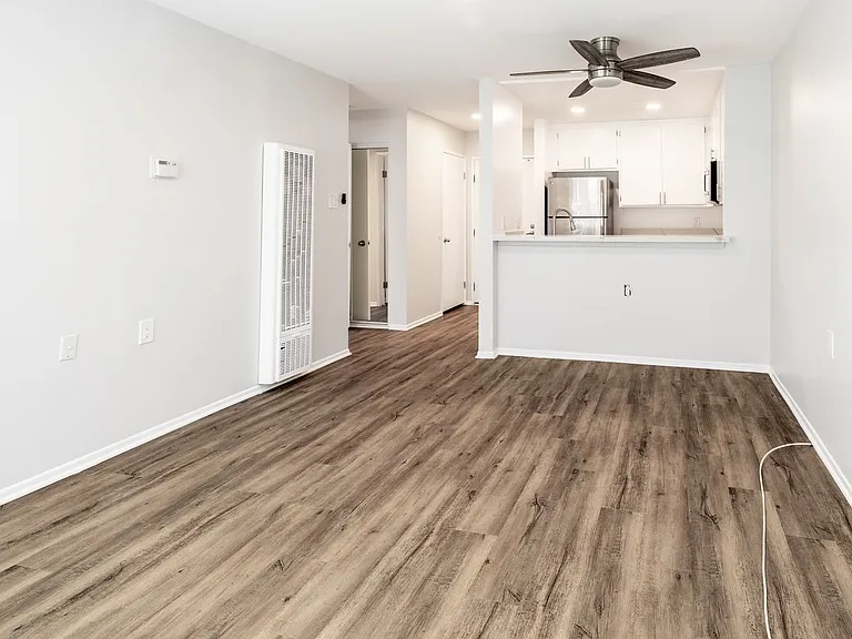 5405 Lindley Avenue — Photo 12