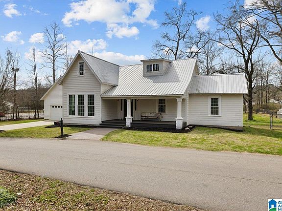 4th image of 251 Robinson St