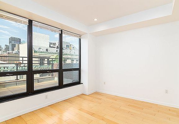 5th image of 227 Grand St #8D