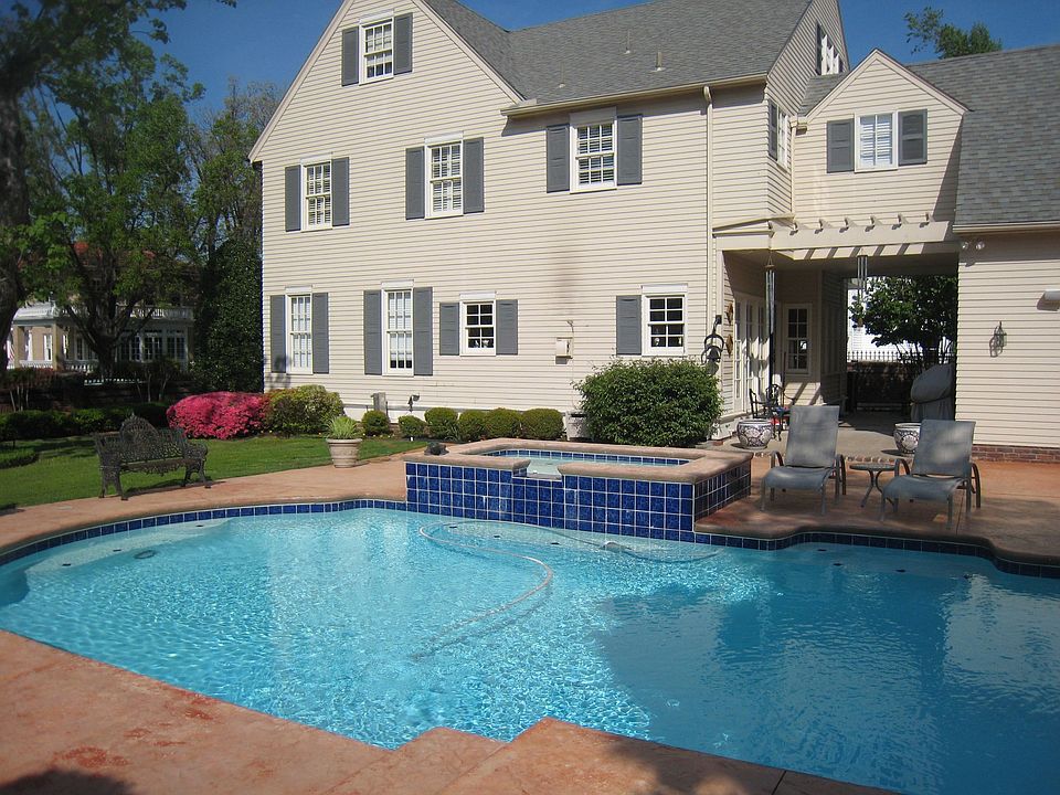 Pool/hot tub