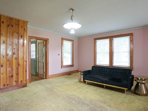 36th image of 131 King Rd
