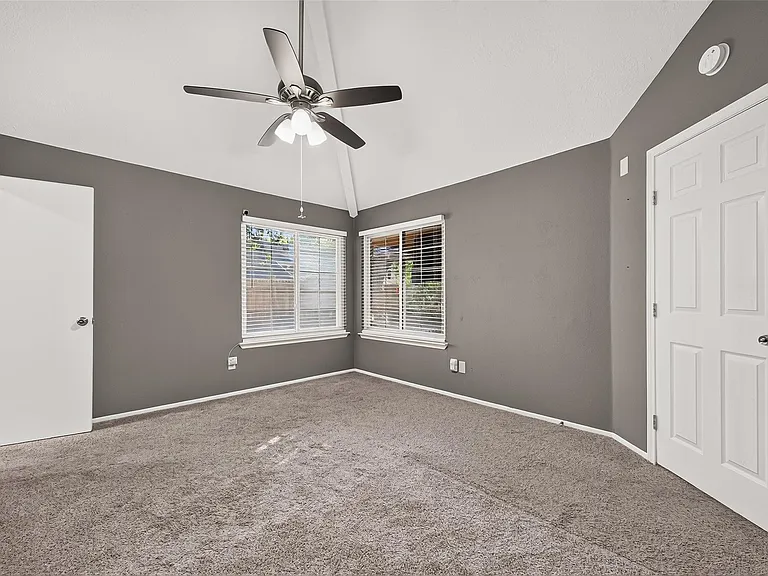 10031 Prospect Hill Dr — Photo 17