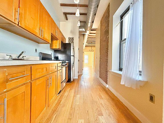 3rd image of 407 Suydam St APT 3R