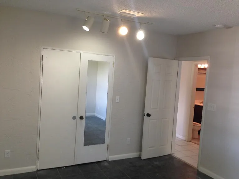 2105 Monroe Ter — Photo 25