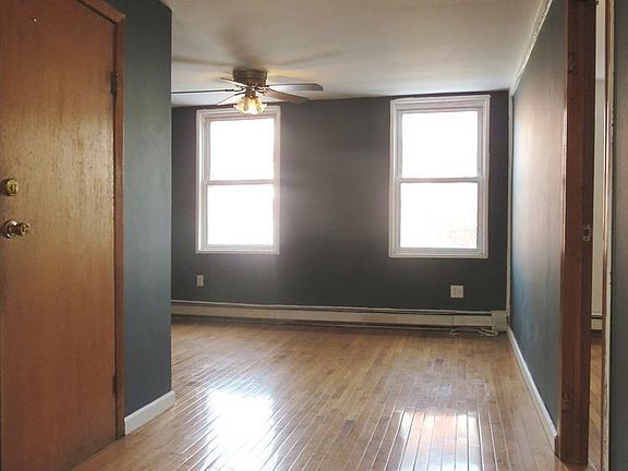 5th image of 136 Quincy St #2