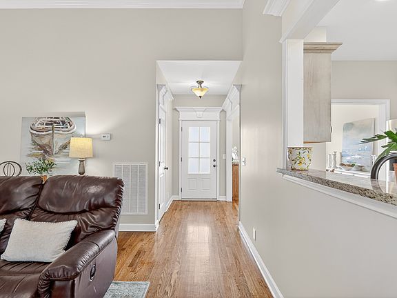 5th image of 232 Waldron View Dr
