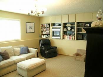 3rd image of 787 SE Camellia Ct
