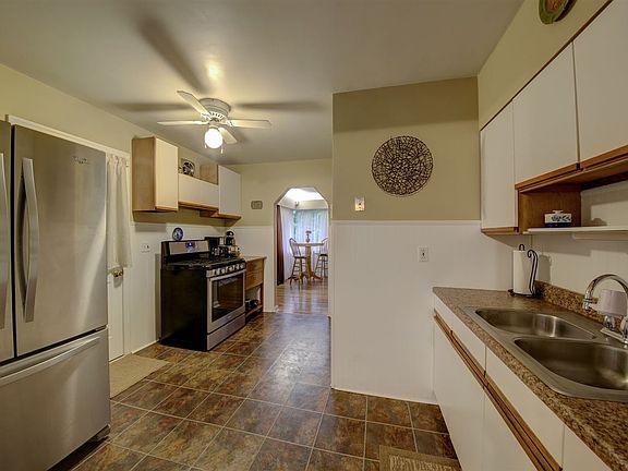 5th image of 31 E Lakeside Ave