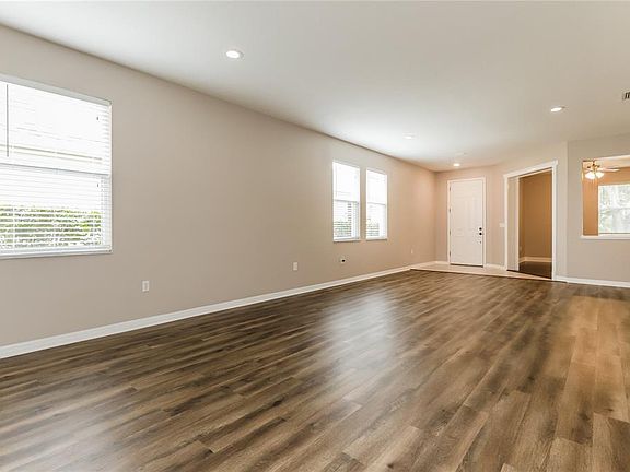 3rd image of 1035 Clearpointe Way