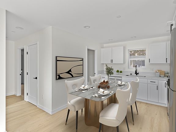 4th image of 748 Cotton St #B