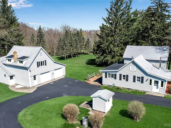 1727 Center St, East Aurora, NY 14052