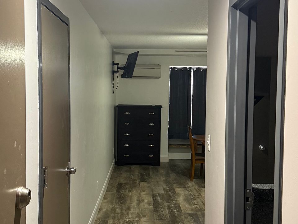 1st image of 309 W Adams St #61