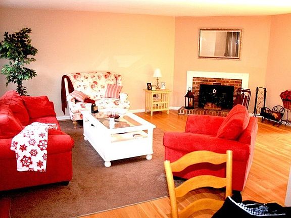 4th image of 18 Megansett Dr Unit 2