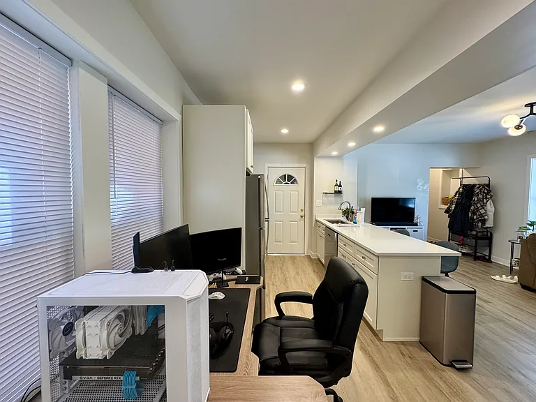 1643 W Cornelia Ave #1 — Photo 14