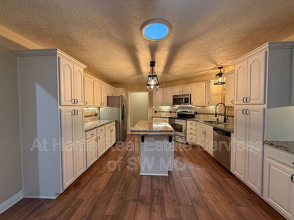 5th image of 605 N Clover Ct